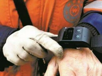 У Китаї двірників зобов’язали носити браслети з GPS, що відстежували їх активність