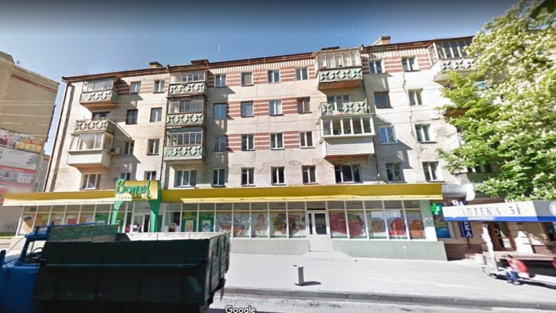 рівне будинок з тріщиною